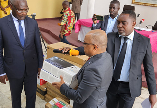 Remise de matériel informatique et bureautique à la mairie de Brazzaville