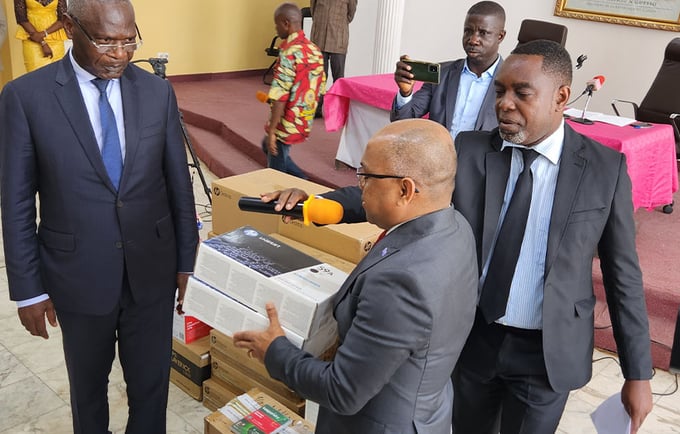 Remise de matériel informatique et bureautique à la mairie de Brazzaville